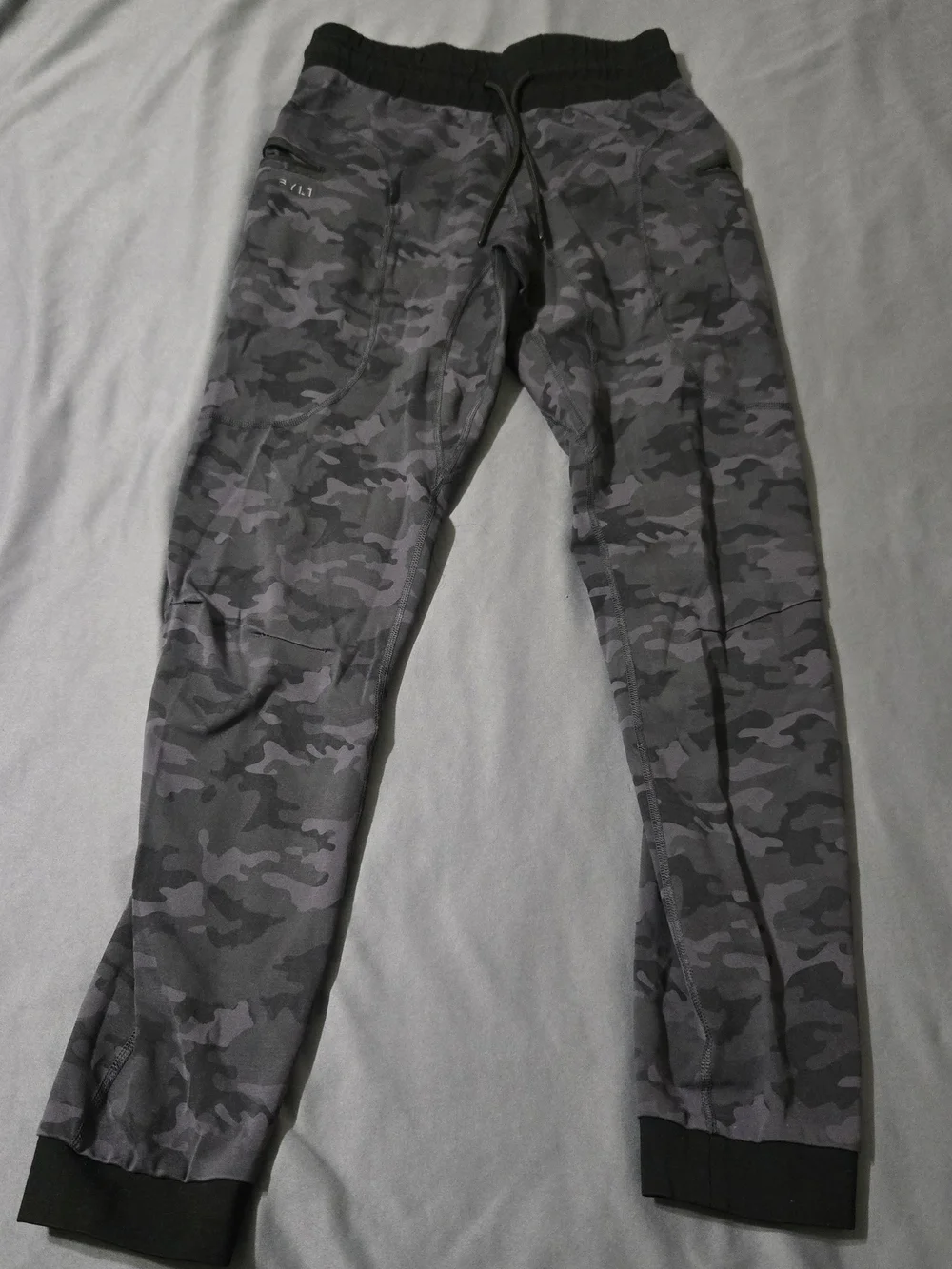 BYLT Elite+ Jogger Mens Small Charcoal Camo Athletic Training Pants drawstring